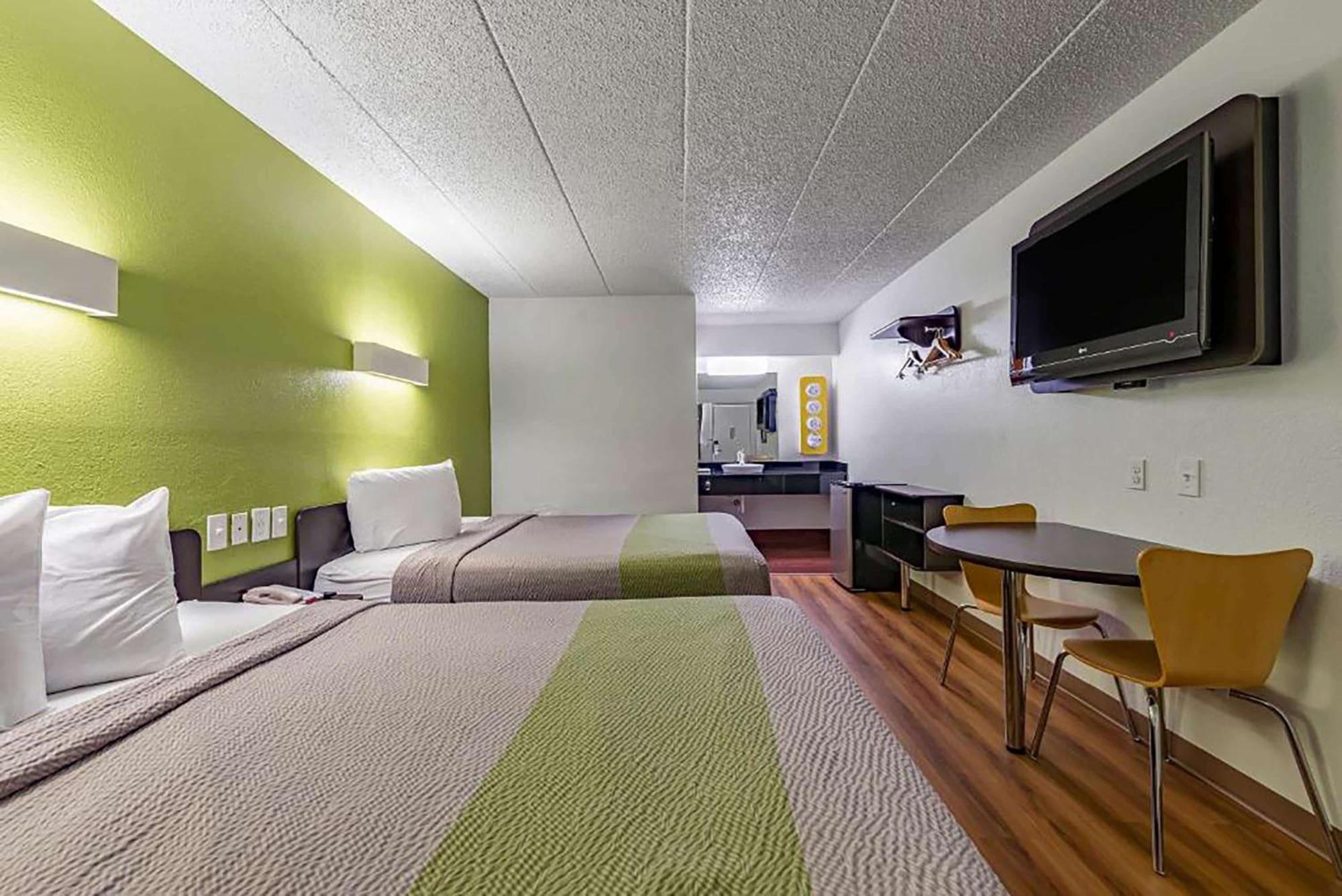 Days Inn By Wyndham Cincinnati I-71 Silverton Exterior foto